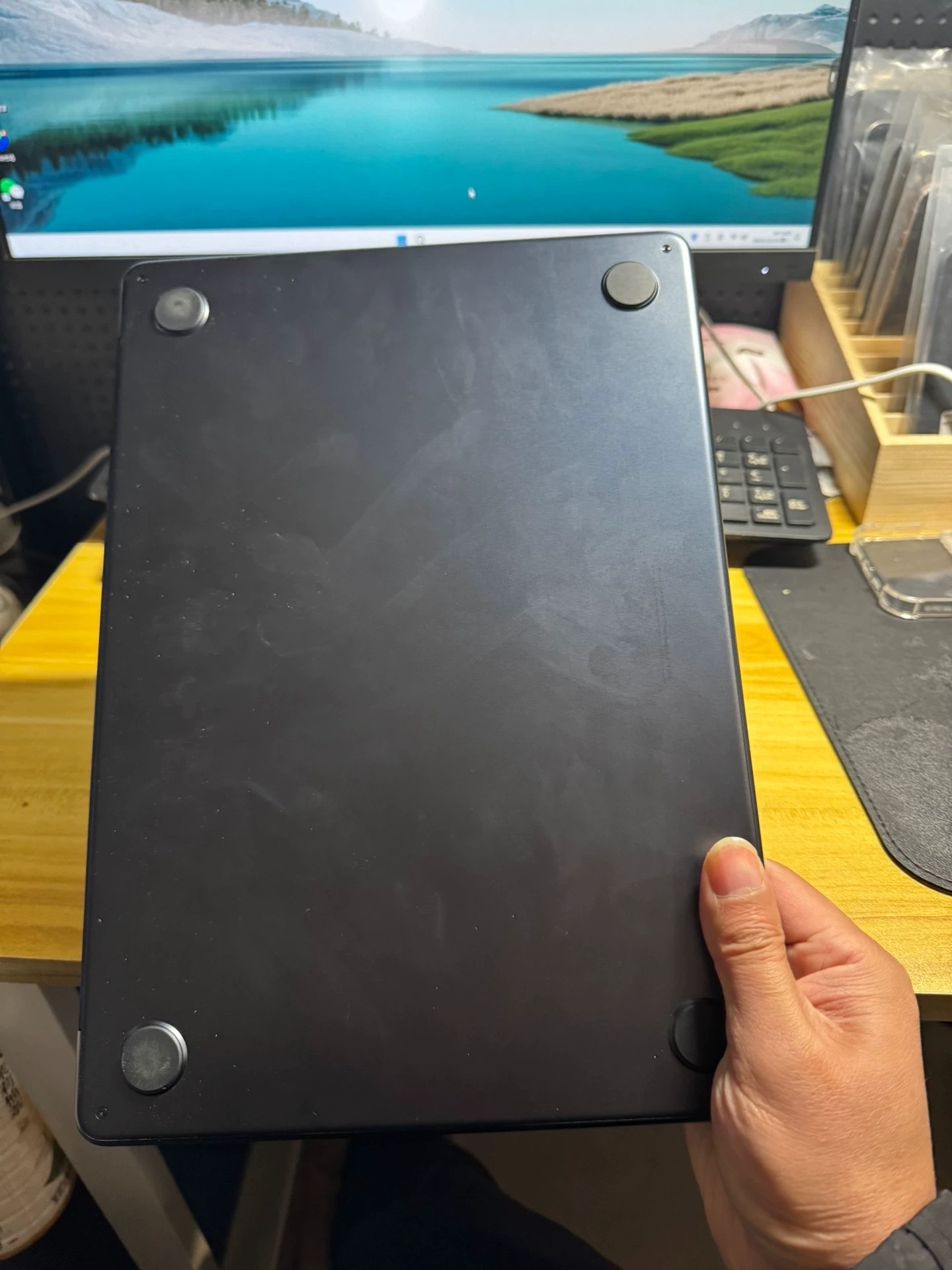 国行M2芯片MacBook Air苹果笔记本电脑，国行，M2芯片，2022款，13英寸，黑色，八核处理器，视频剪辑非常流畅。，电池容量88%。带指纹识别，流畅不